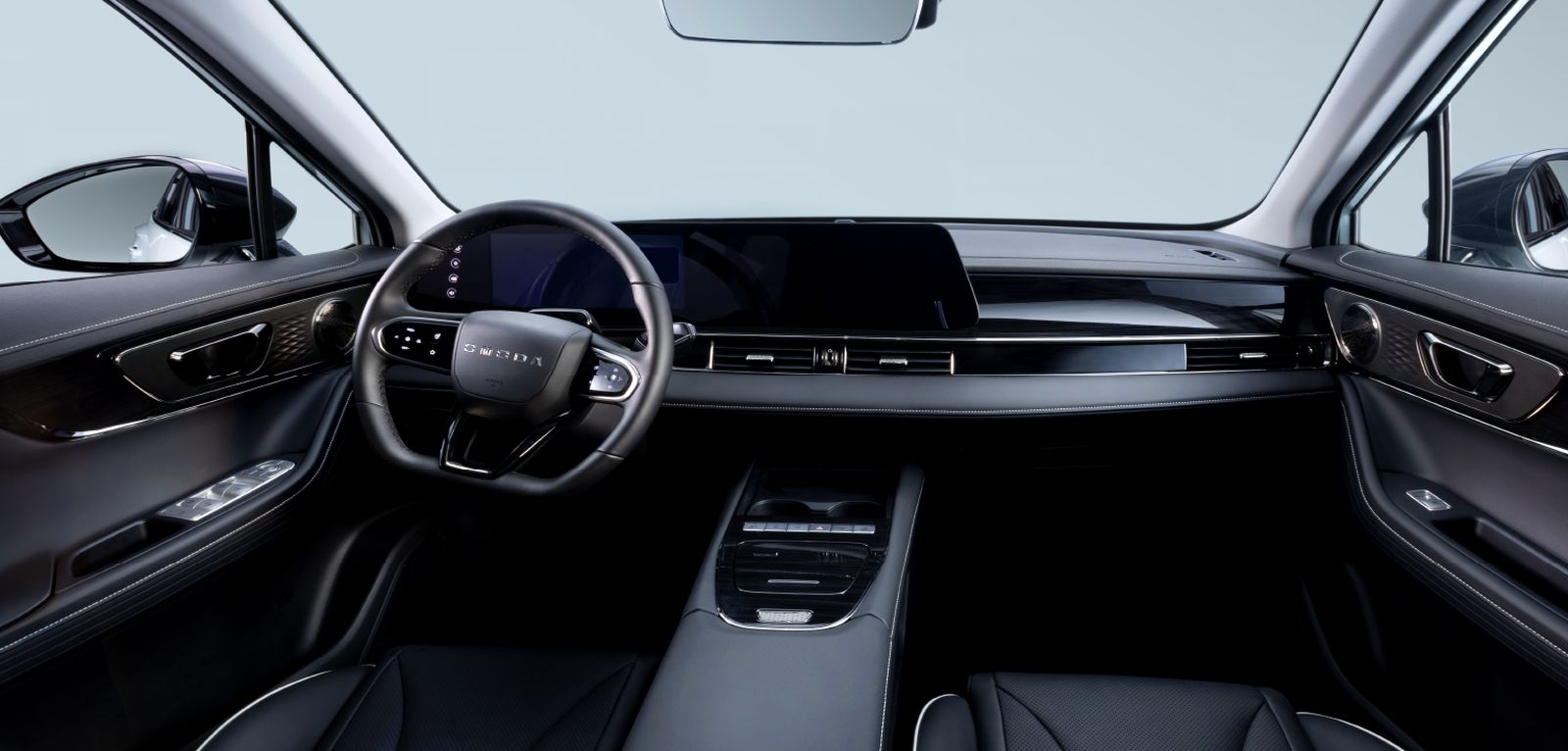 OMODA E5 interior con doble pantalla digital